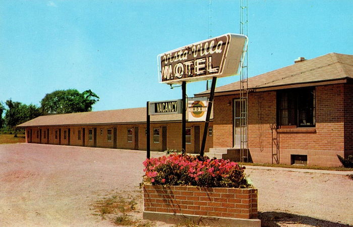 Vista-Villa Motel - Postcard